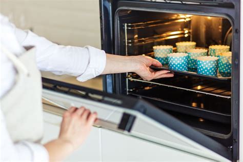 Find the best ovens for baking cakes with a little help from us! Read our tips & advice to ...