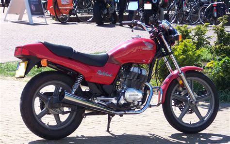ファイル:Honda CB 250 Nighthawk red r.jpg - Wikipedia