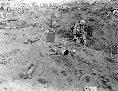 Battle of Iwo Jima - 70th anniversary of Iwo Jima landing - Pictures - CBS News