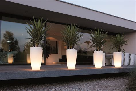 Elho - LED light up plant pots, create an atmosphere in your garden ...