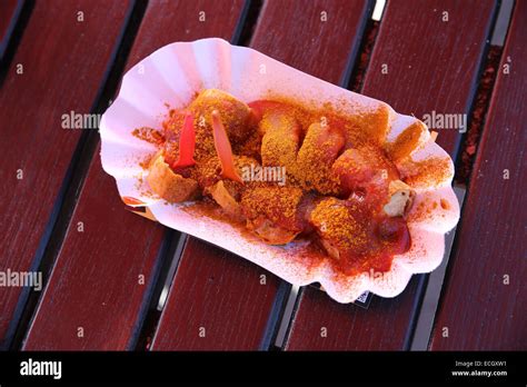 Picnic table hi-res stock photography and images - Alamy