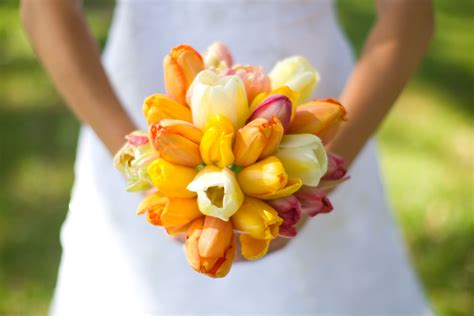 Tulip Wedding Bouquets / How To Plan A Parisian Themed Wedding - Wax bouquet breath tulip baby ...