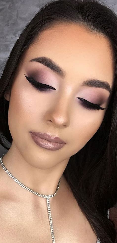 Stunning makeup looks 2021 : Purple matte smoky eye