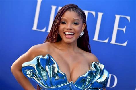 Halle Bailey SLAYS the World Premiere of Little Mermaid - Entertainment - BreatheHeavy | Exhale