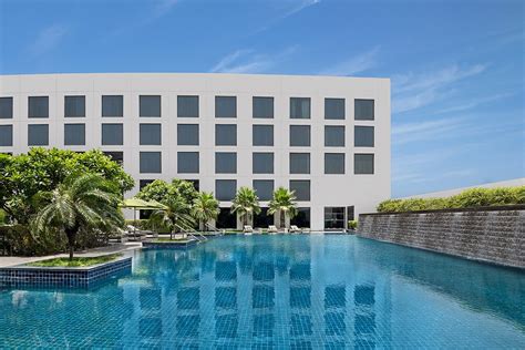 Hotel Novotel New Delhi Aerocity Pool: Pictures & Reviews - Tripadvisor