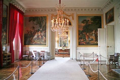 Room in the Petit Trianon, Versailles - Paris Pictures | Versailles, Marie antoinette, Chateau ...