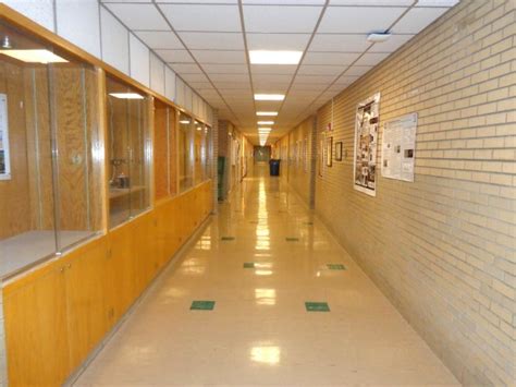 Empty School Hallway – Photos Public Domain