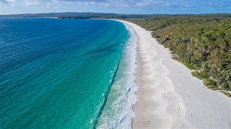 Hyams Beach: Tourists turned away amid peak season gridlock | NT News