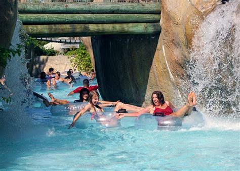 9 of the Best Water Parks in Massachusetts - The Family Vacation Guide