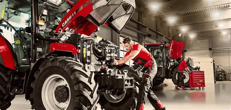 Advantages of Using a Service Department for Tractor Repair