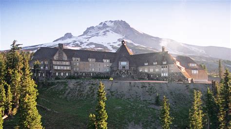 Every Big Hotel Has Got A Ghost: Watch THE SHINING At The Overlook