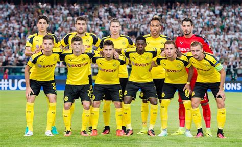 Borussia Dortmund 16-17 Champions League Kit | On-Pitch Debut - Footy ...