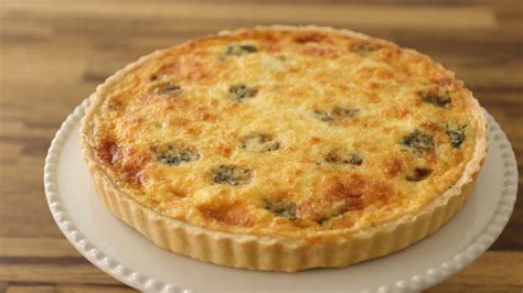 Spinach and cheese Quiche Recipe - The Cooking Foodie