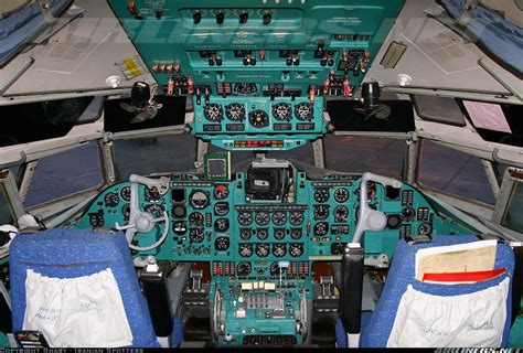 Photos: Ilyushin Il-62M Aircraft Pictures | Aircraft pictures, Flight deck, Cockpit