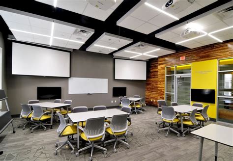 Image of University of Texas, Active Learning Classrooms, Tables with Projectors | University ...