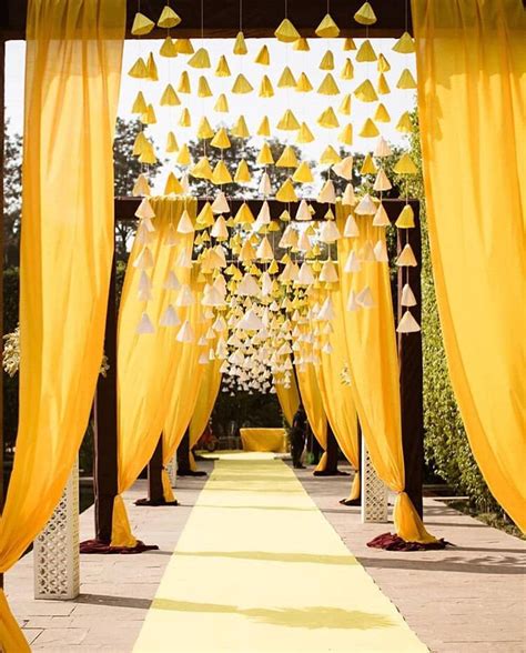 Simple & Stylish Decoration Ideas for Haldi Function - K4 Fashion | Wedding entrance decor ...