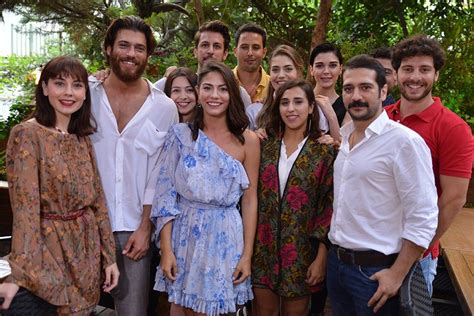 'Erkenci Kuş' oyuncuları ilk bölümü birlikte izledi #ErkenciKuş #CanYaman #DemetÖzdemir #Dolunay ...