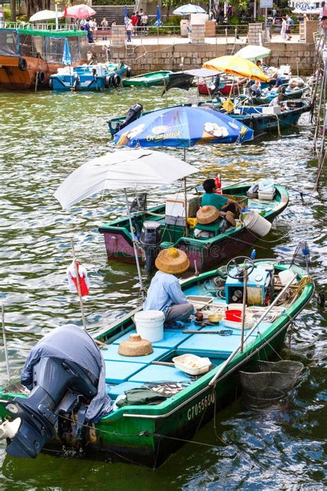 Floating Seafood Market in Sai Kung, Hong Kong Editorial Photography ...