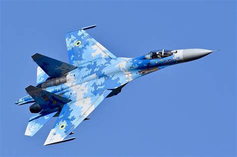 The Sukhoi Su-27 Flanker, the masterpiece of Soviet Design that found ...