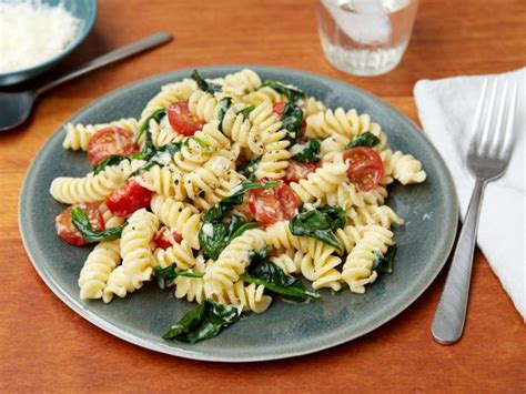 Fusilli with Spinach and Asiago Cheese Recipe | Giada De Laurentiis | Food Network