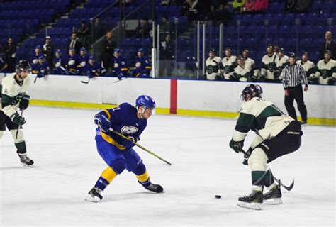 Men's hockey scrape off important win against Saskatchewan Huskies