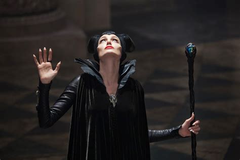 GeekMatic!: Angelina Jolie is the iconic villain -- Maleficent!