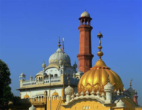 Gurdwara Dera Sahib, Lahore. Pakistan by Nadeem Khawar