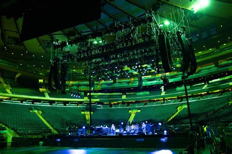 Phish Kicks Off Annual New Year's Eve Run at Madison Square Garden ...