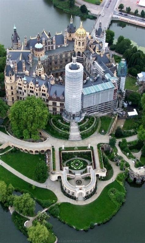 Schwerin Castle, Germany photo on Sunsurfer