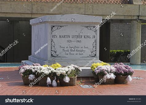 Martin Luther King Grave Stock Photo 591285 - Shutterstock