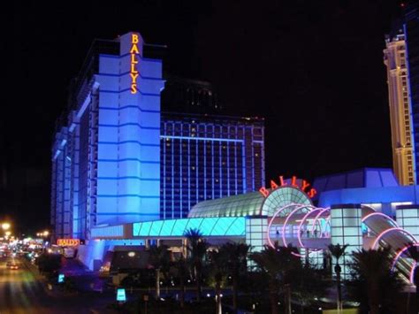 Horseshoe Las Vegas vacation deals - Lowest Prices, Promotions, Reviews ...