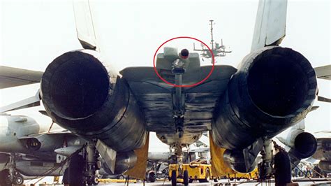 feature identification - What is this thing between the engines on the ...