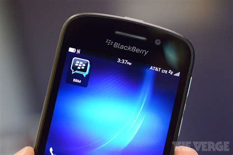 Blackberry Messenger rolling out to iOS over the next day, coming soon to Android - The Verge