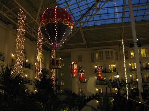 C2C: Christmas Light up at Opryland, Nashville