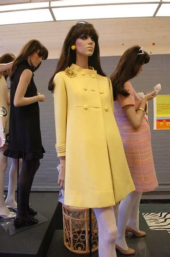 The look of Marlo Thomas in 'That Girl' | Yellow wool coat a… | Flickr