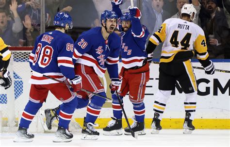 Rangers' Chris Kreider hits 30 goals for 2nd time of his 30s