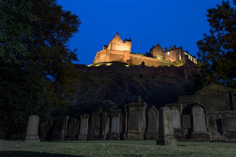 Edinburgh old town, taken from the Edinburgh castle : r/travel