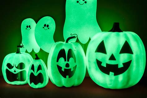 How to Use Glow in the Dark Paint to Make Halloween Projects - Angie Holden The Country Chic Cottage