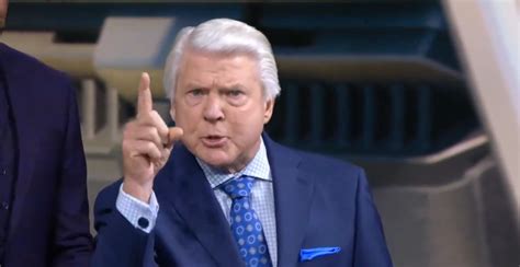 Video: Jimmy Johnson Gives Impassioned Halftime Speech To Cowboys