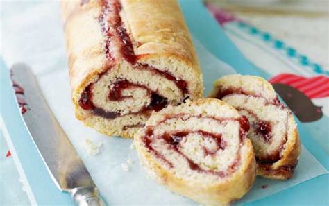 Jam roly-poly with custard recipe | GoodtoKnow