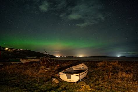 Photographer captures Northern Lights on clear night over Shetland ...