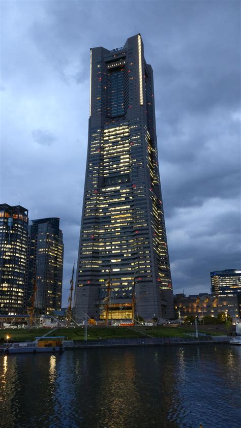 Yokohama Landmark Tower turns evil at dusk : r/evilbuildings