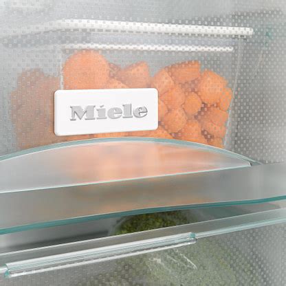 Miele KFN37232ID 177cm Integrated 70/30 Frost Free Fridge Freezer - Appliance City