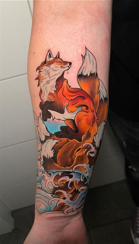 My new kitsune tattoo, done in Switzerland Studio the black horse swiss ...