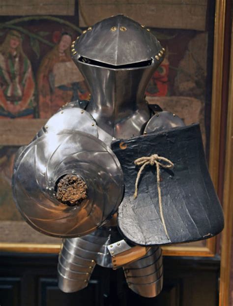 The frog-mouth helm- the 15 century helmet worn by mounted knights for ...