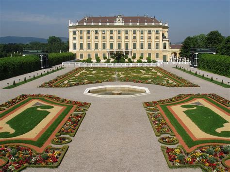 Schönbrunn Palace (Schloss Schönbrunn), Vienna Travel Guide