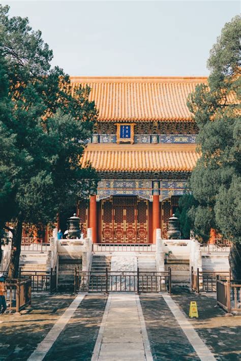 Entrance to Chinese Shrine · Free Stock Photo