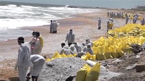 [국제]Container ship sinking, marine pollution damage becomes a reality... Tons of plastic pellets ...