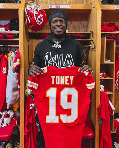 LOOK: Kadarius Toney stands at his locker while holding his jersey