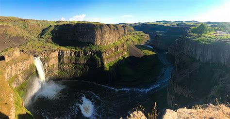 Palouse Falls in Washington! Such a stunning view in the middle of nowhere. : r/hiking